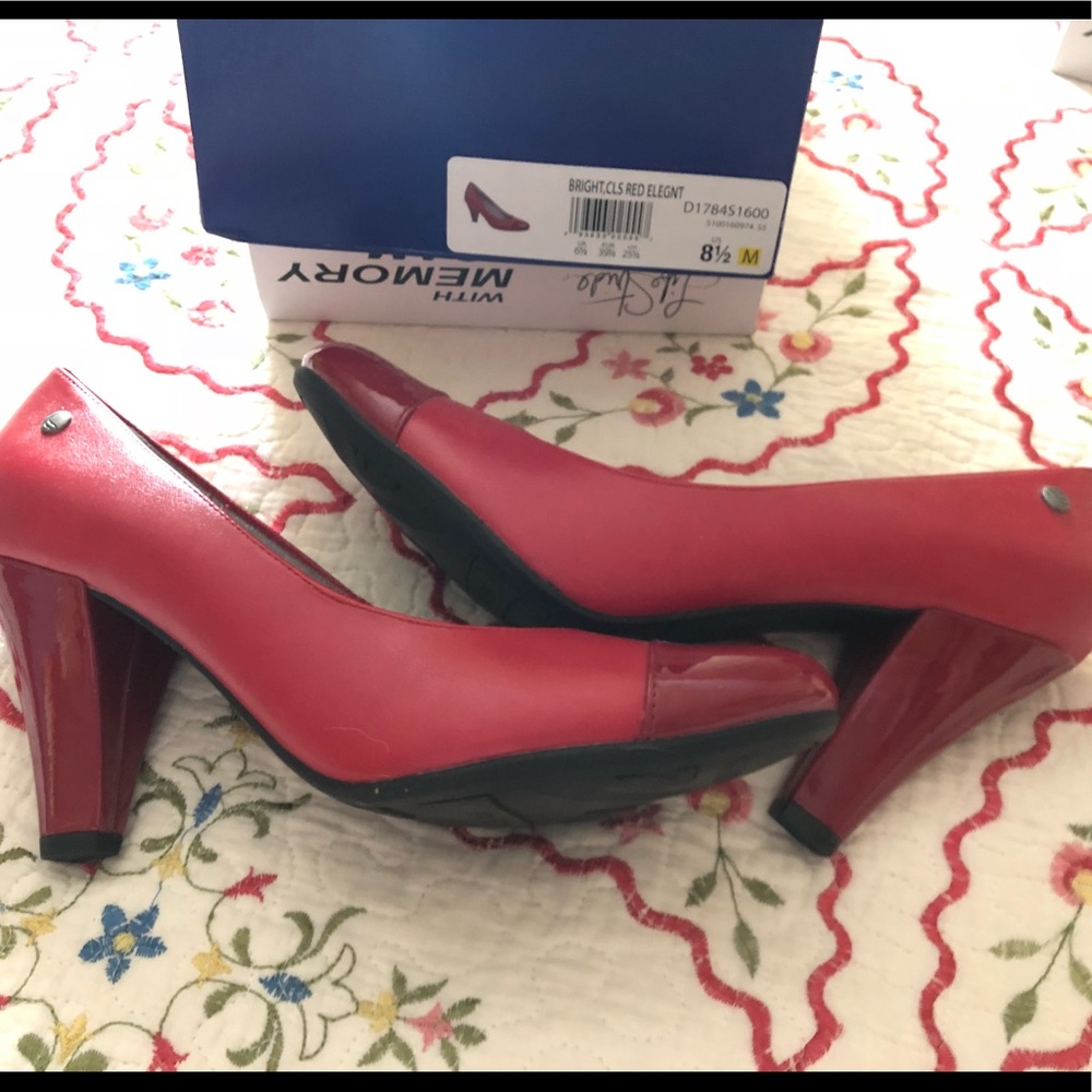 Cute red shoes. Two-toned